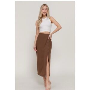 1205 • Brown Woven Fabric Midi Skirt w/Coconut Buttons & Front Split